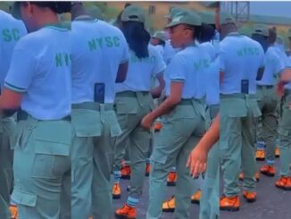 “Una don turn grown man to ring light” — Reactions as female NYSC corpers use man as a tripod stand for video